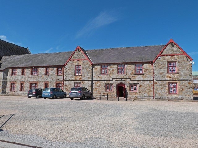 Carrickmacross Workhouse, ein langes Steinhaus, in Irland