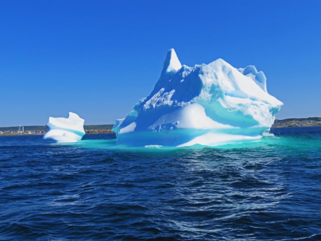 Eisberg auf dem Wasser, Neufundland