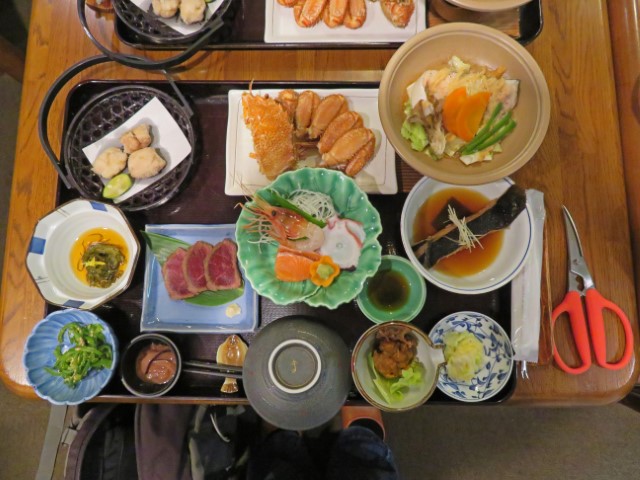 Tablett mit japanischen Speisen in kleinen Schalen, Hokkaido, Japan