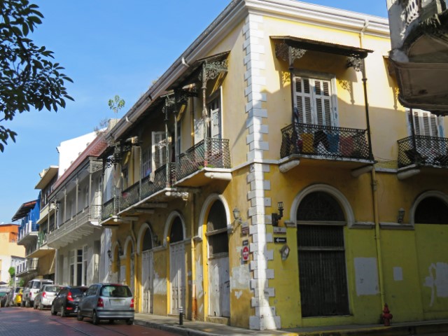 Historisches gelbes Haus in Panama City