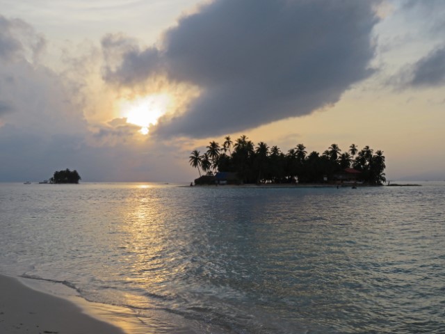 Sonnenaufgang über den San Blas Inseln Panama