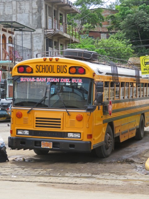 Gelber Chicken-Bus in Nicaragua