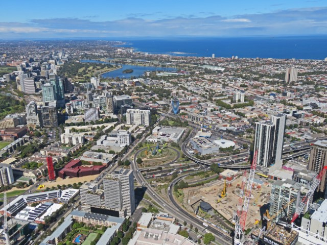 Blick über Melbourne vom Eureka Skydeck bis zum Ozean