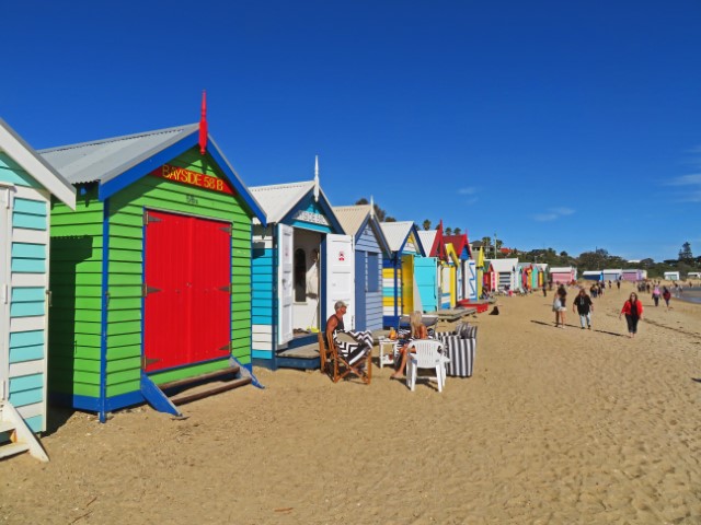 Bunte Strandpavillons am Brighton Beach in Melbourne