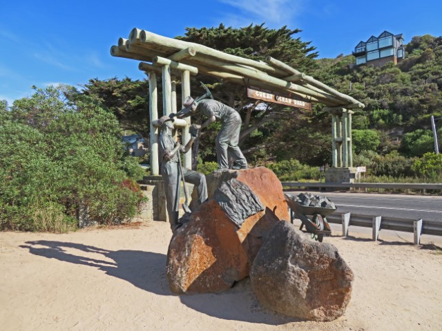 Monument an Eingangstor zur Great Ocean Road