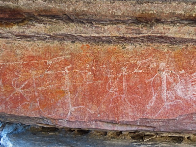 Zeichnungen auf roten Felsen in Ubirr