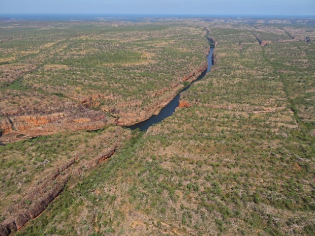 Katherine River aus der Luft in trockener Landschaft