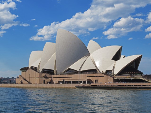 Blick auf das Sydney Opernhaus vom Wasser aus