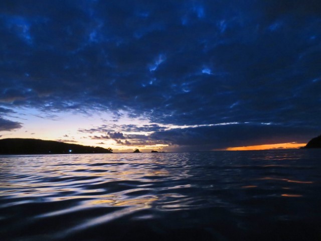 Abendhimmel mit vielen Wolken über Wayasewa