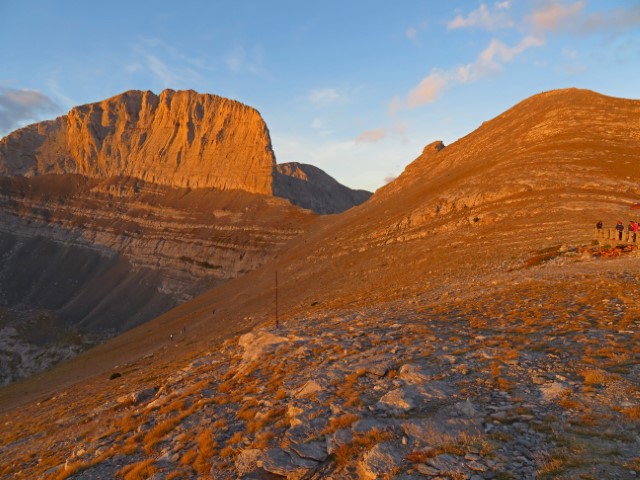 Felsige Berglandschaft in warmer Morgensonne