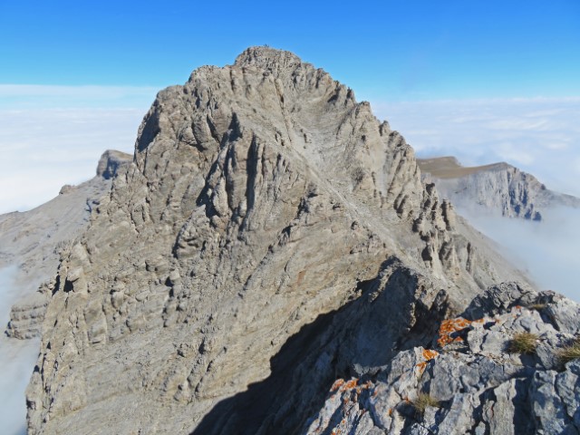 Blick auf die steile Spitze des Olymp