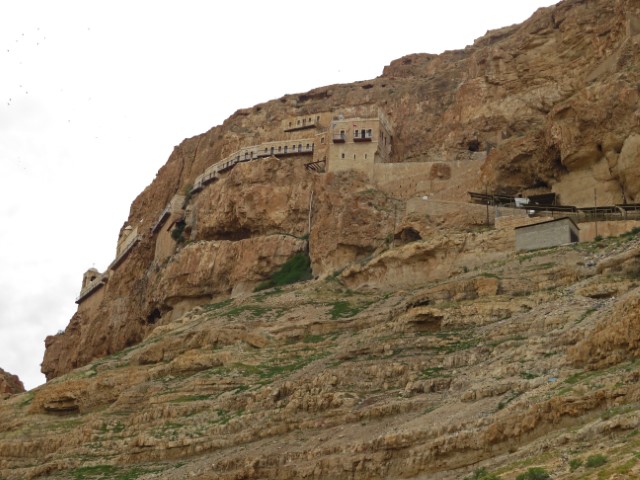 Der Berg der Versuchung in Jericho hat eine Felsung in den Felsen