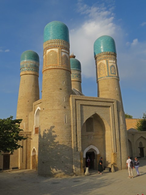 Chor-Minor-Medrese mit vier grünen Türmchen in Buchara