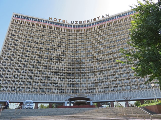 Imposantes Sowjetgebäude des Hotel Uzbekistan in Tashkent