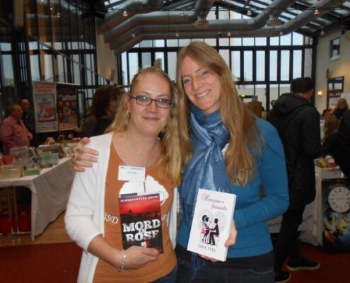 Buch Berlin 2016 Autorin Bernadette Olderdissen mit einer Kollegin