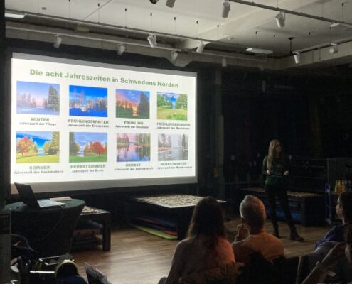 Beim Travel Slam Hamburg zeigt Bernadette Olderdissen die 8 Jahreszeiten auf der Leinwand