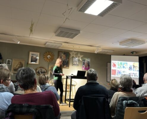 Vortrag Buchhandlung Wortreich Kerpen Bernadette Olderdissen auf der Bühne